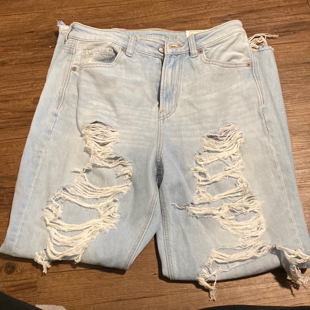 AE jeans mom jeans, never worn!